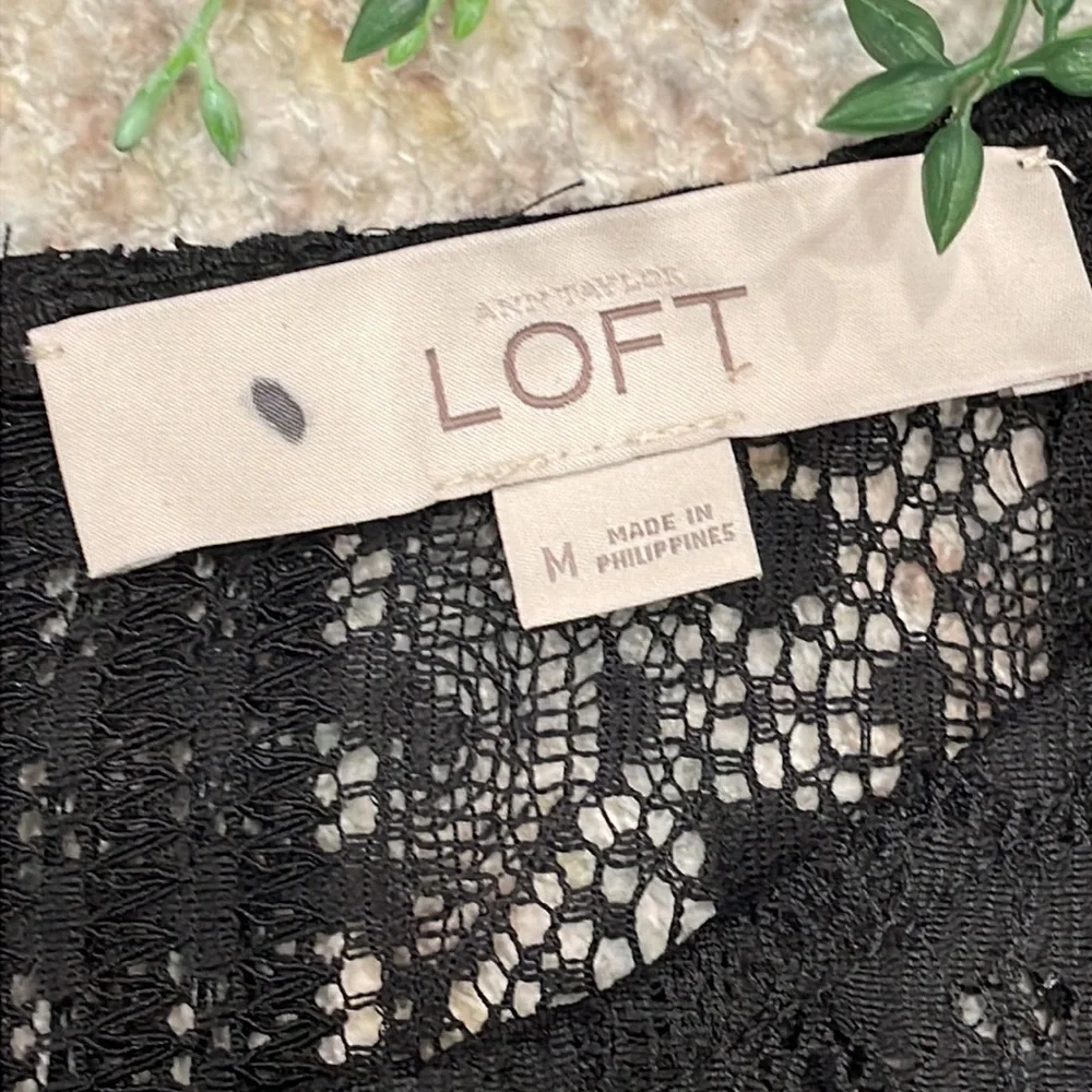 Ann Taylor Loft top - Picture 2 of 6